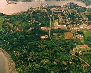 1992 aerial view of Winslow from the north, looking down Highway 305 and Madison Ave toward the buildings of Winslow (before City Hall existed in 2000)